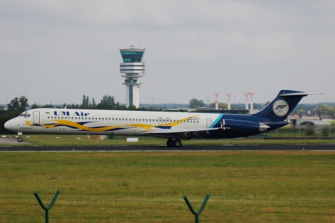 UR-CFG - MD-82 - UM Air _ Ukrainian-Mediterranean Airlines - BRU - 11-08-2006
