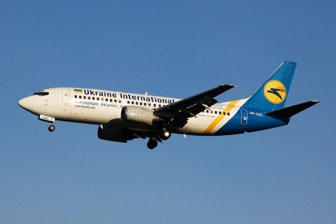 UR-GAL - 737-341 - Ukraine International Airlines - LGW - 10-12-2006