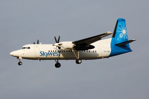 VH-FNF - Fokker 50 - SkyWest Airlines - LGW - 10-12-2006