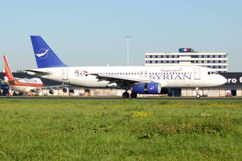 YK-DKD - A320-232 - Syrian Airlines - AMS - 10-09-2006