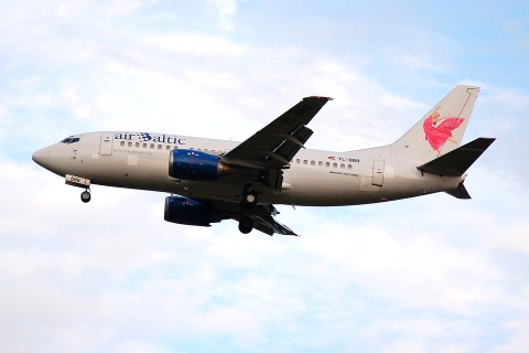 YL-BBB - 737-505 - Air Baltic - BRU - 26-11-2006