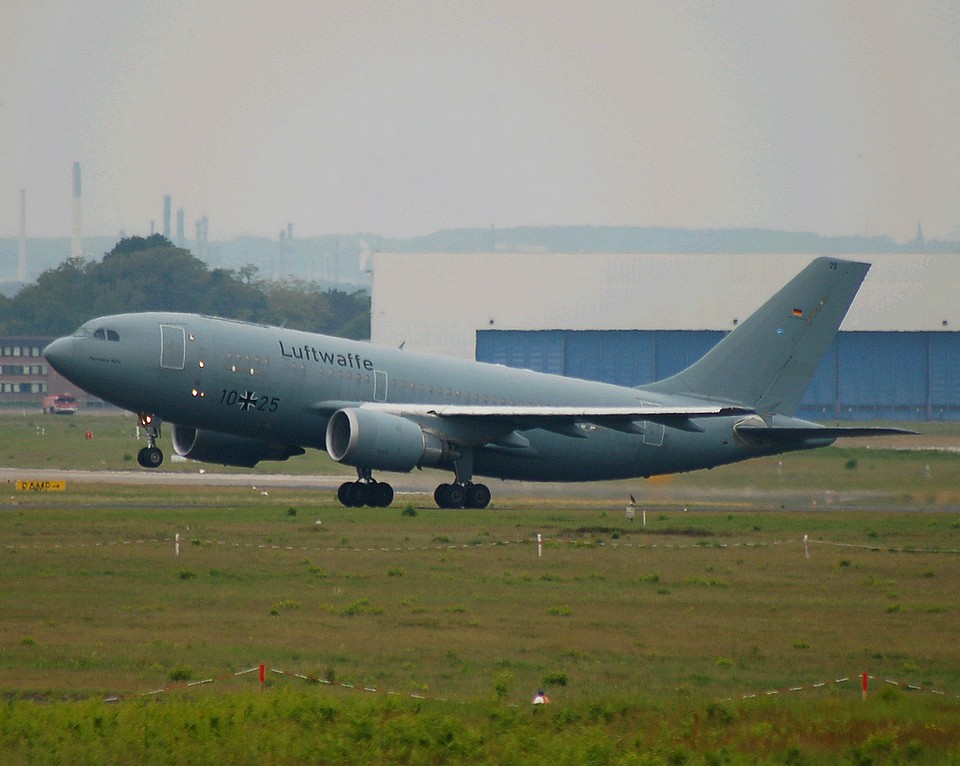 10+25 - A310-304 - German Air Force (Luftwaffe) - CGN - 18-05-2007