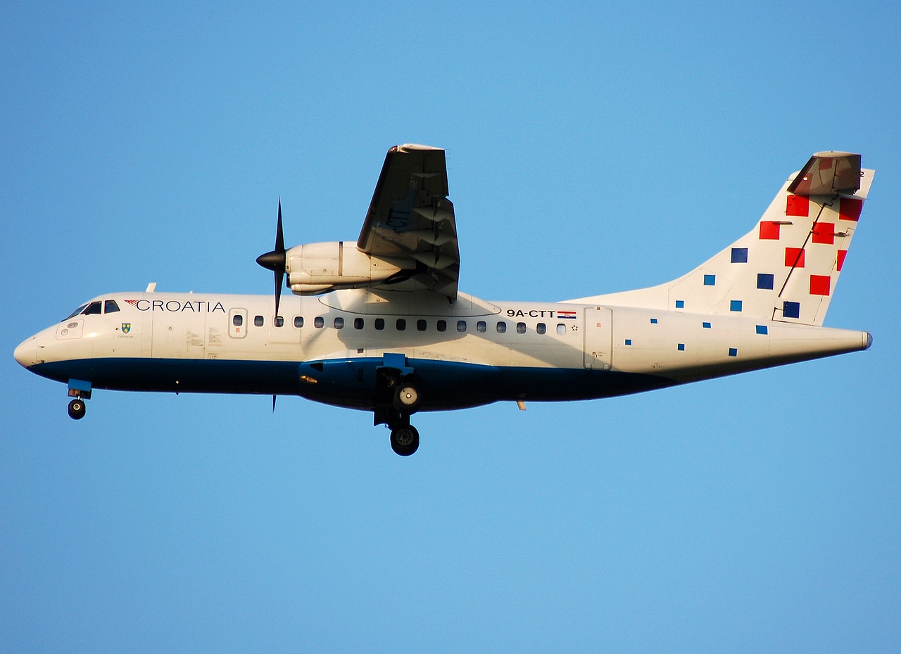 9A-CTT - ATR 42-300 - Croatia Airlines - VIE - 10-08-2007