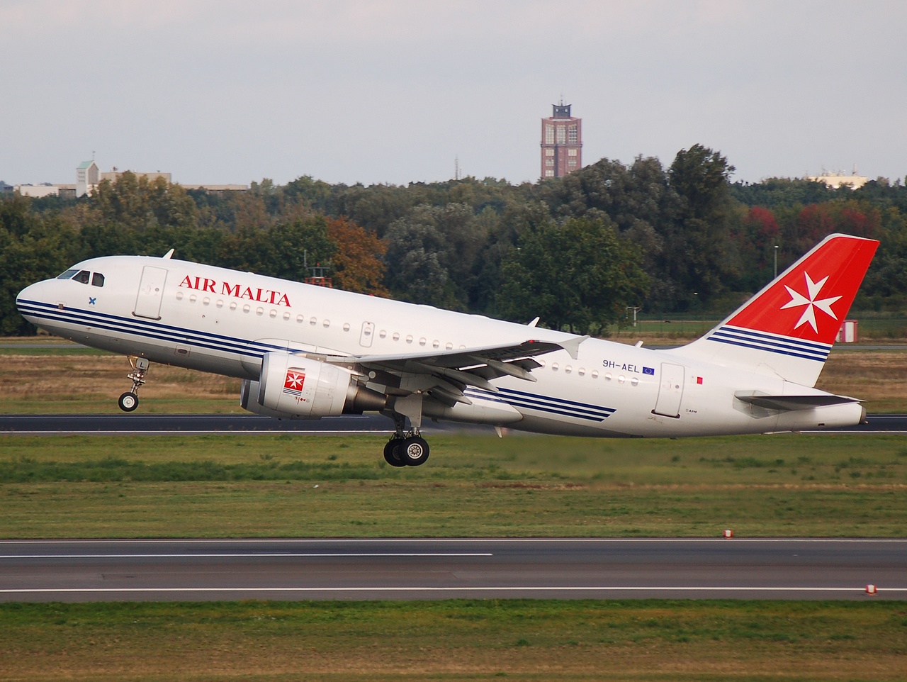 9H-AEL - A319-111 - Air Malta - TXL - 30-09-2007b