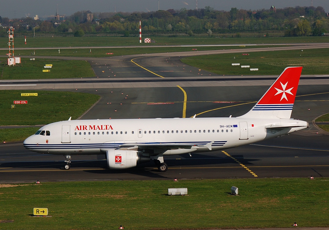 9H-AEM - A319-111 - Air Malta - DUS - 14-04-2007