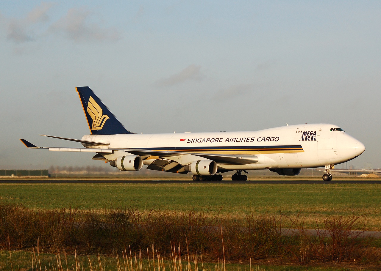 9V-SFJ - 747-412F - Singapore Airlines - AMS - 10-03-2007