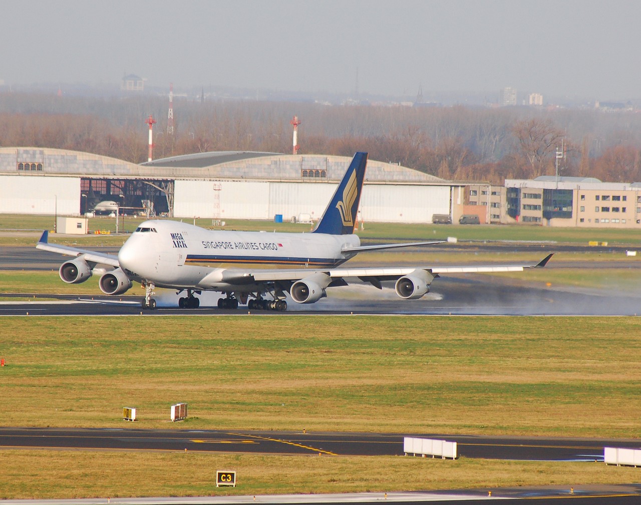 9V-SFJ - 747-412F - Singapore Airlines - BRU - 14-01-2007