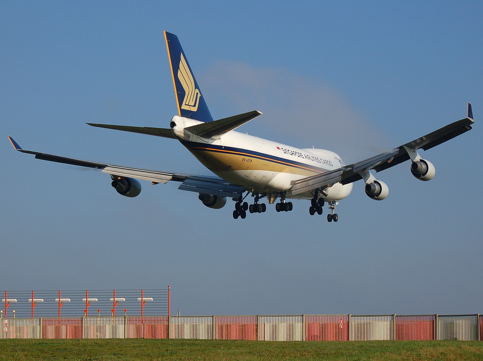 9V-SFM - 747-412F - Singapore Airlines - BRU - 06-10-2007