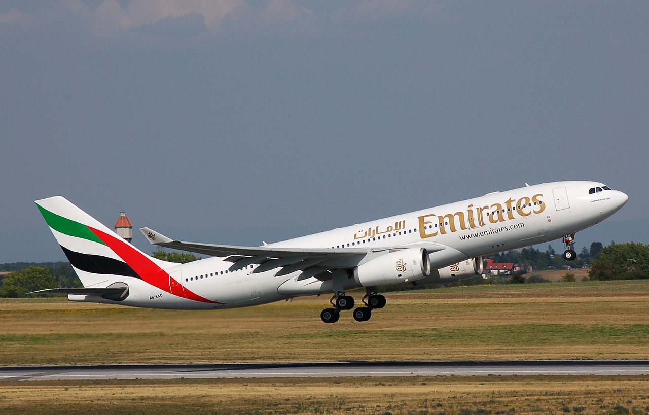 A6-EKQ - A330-243 - Emirates - VIE - 09-08-2007