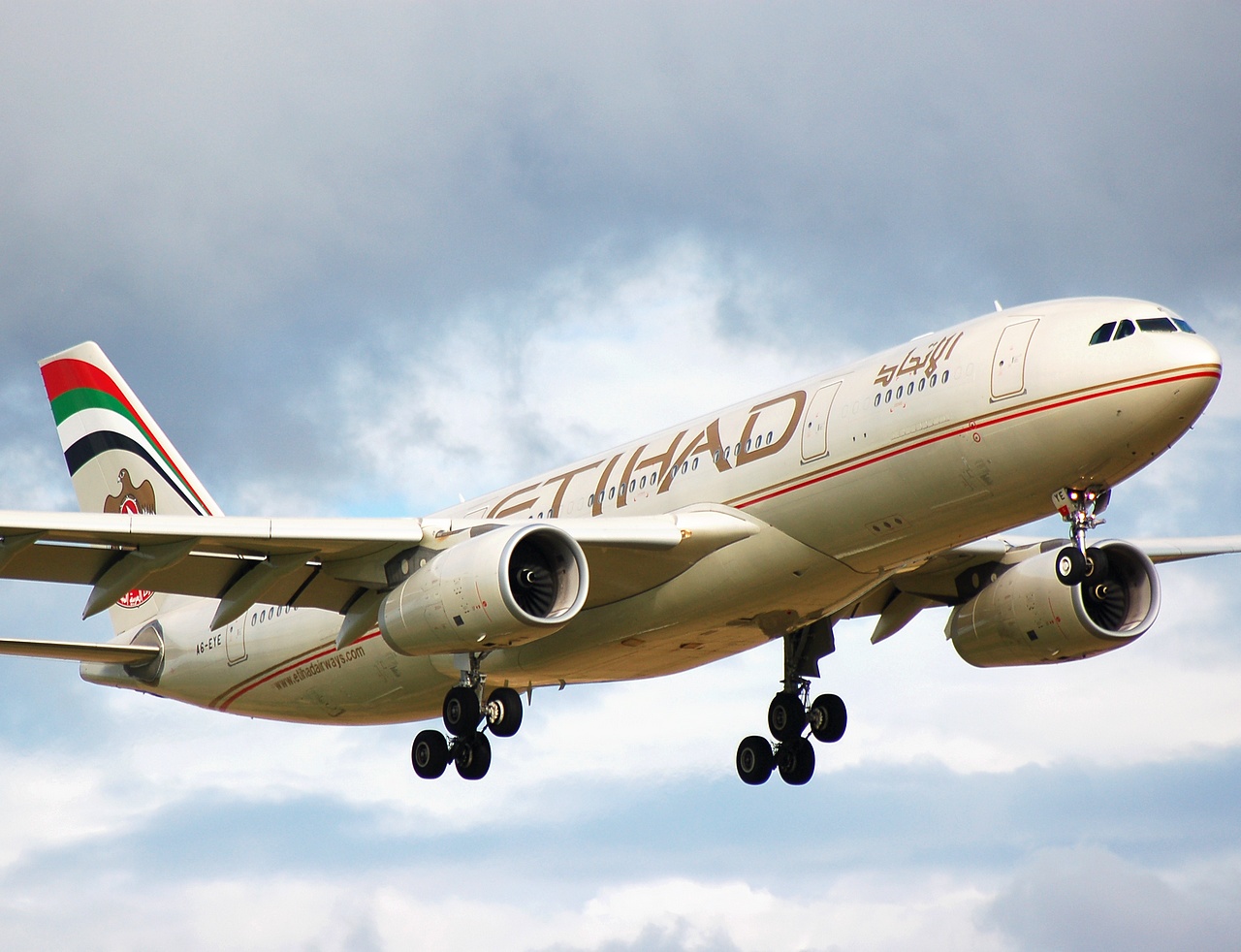 A6-EYE - A330-243 - Etihad Airways - BRU - 15-08-2007