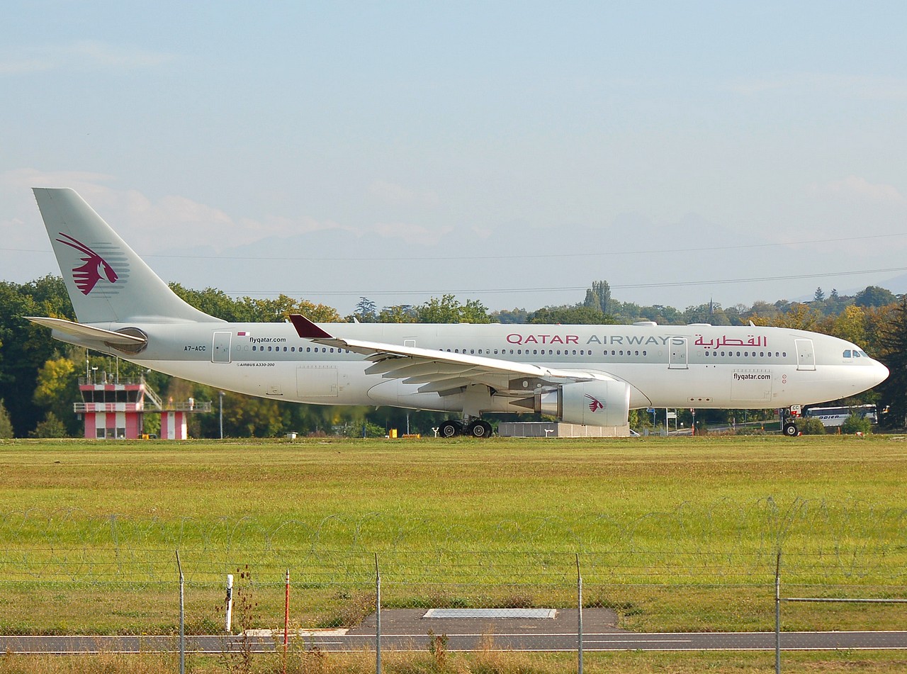 A7-ACC - A330-202 - Qatar Airways - GVA - 02-10-2007c