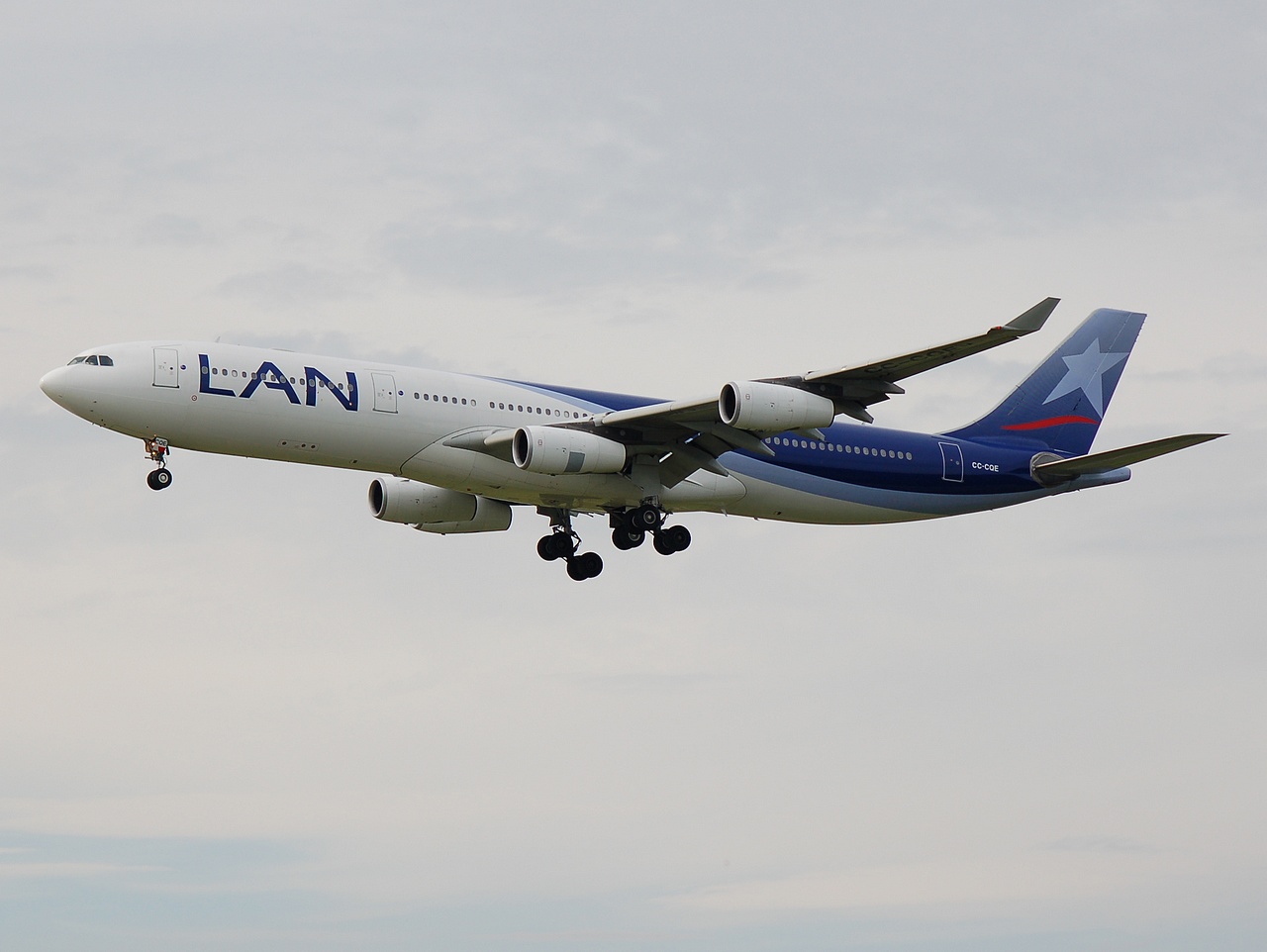 CC-CQE - A340-313 - LAN Airlines - FRA - 08-07-2007