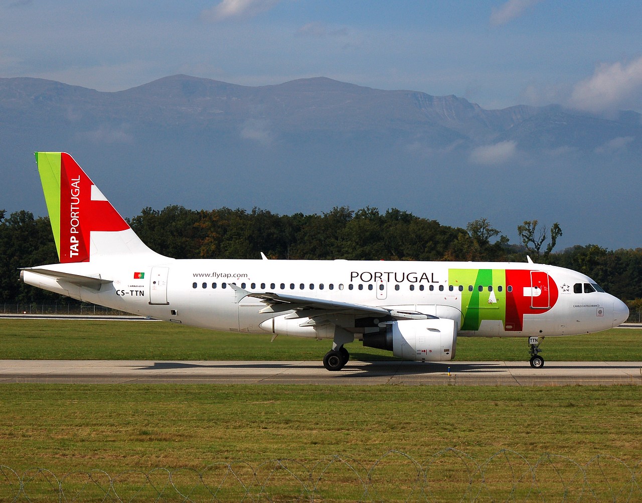 CS-TTN - A319-111 - TAP _ Air Portugal - GVA - 02-10-2007