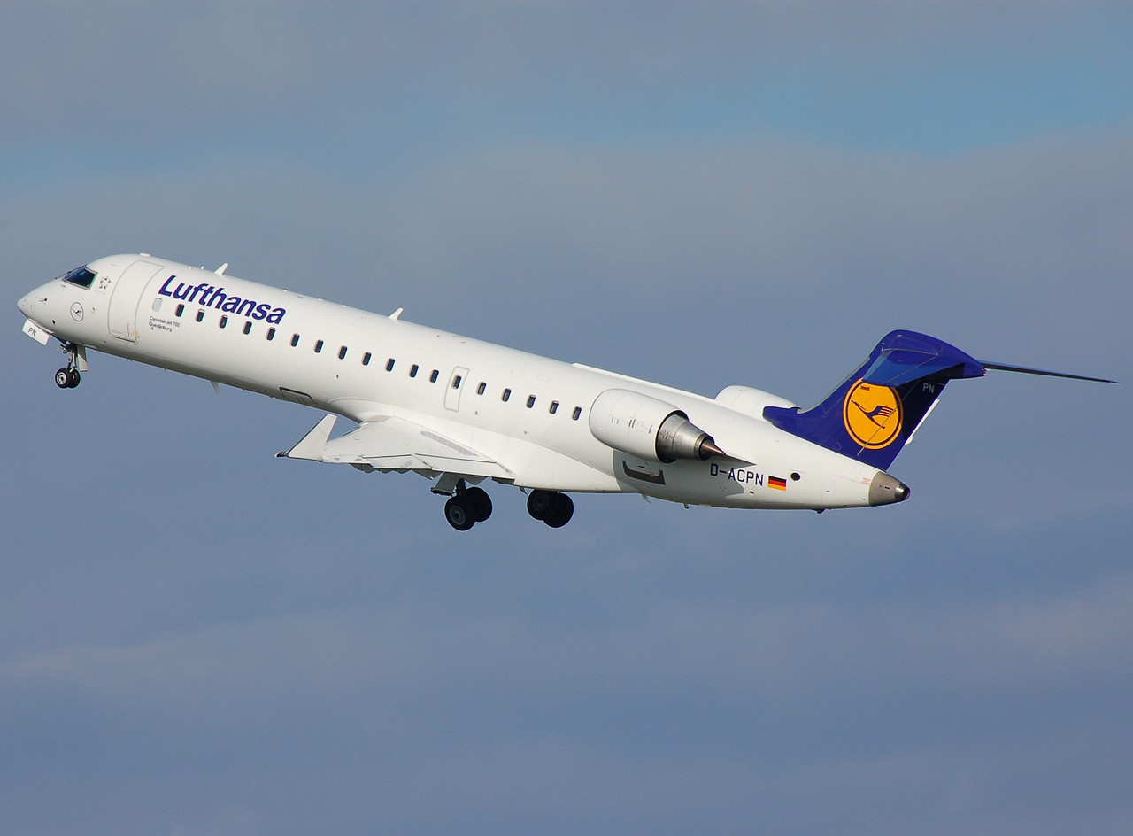 D-ACPN - CRJ-550 - Lufthansa Cityline - TXL - 30-09-2007b