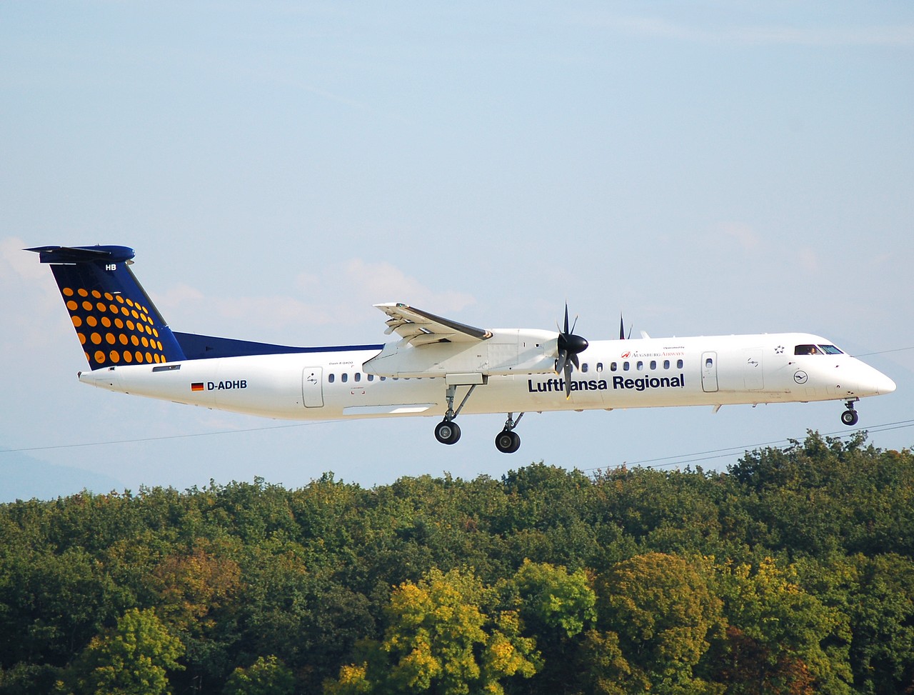 D-ADHB - DHC-8-402 - Lufthansa Regional - GVA - 02-10-2007