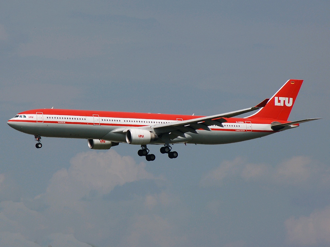 D-AERS - A330-322 - LTU International Airways - FRA - 22-05-2007