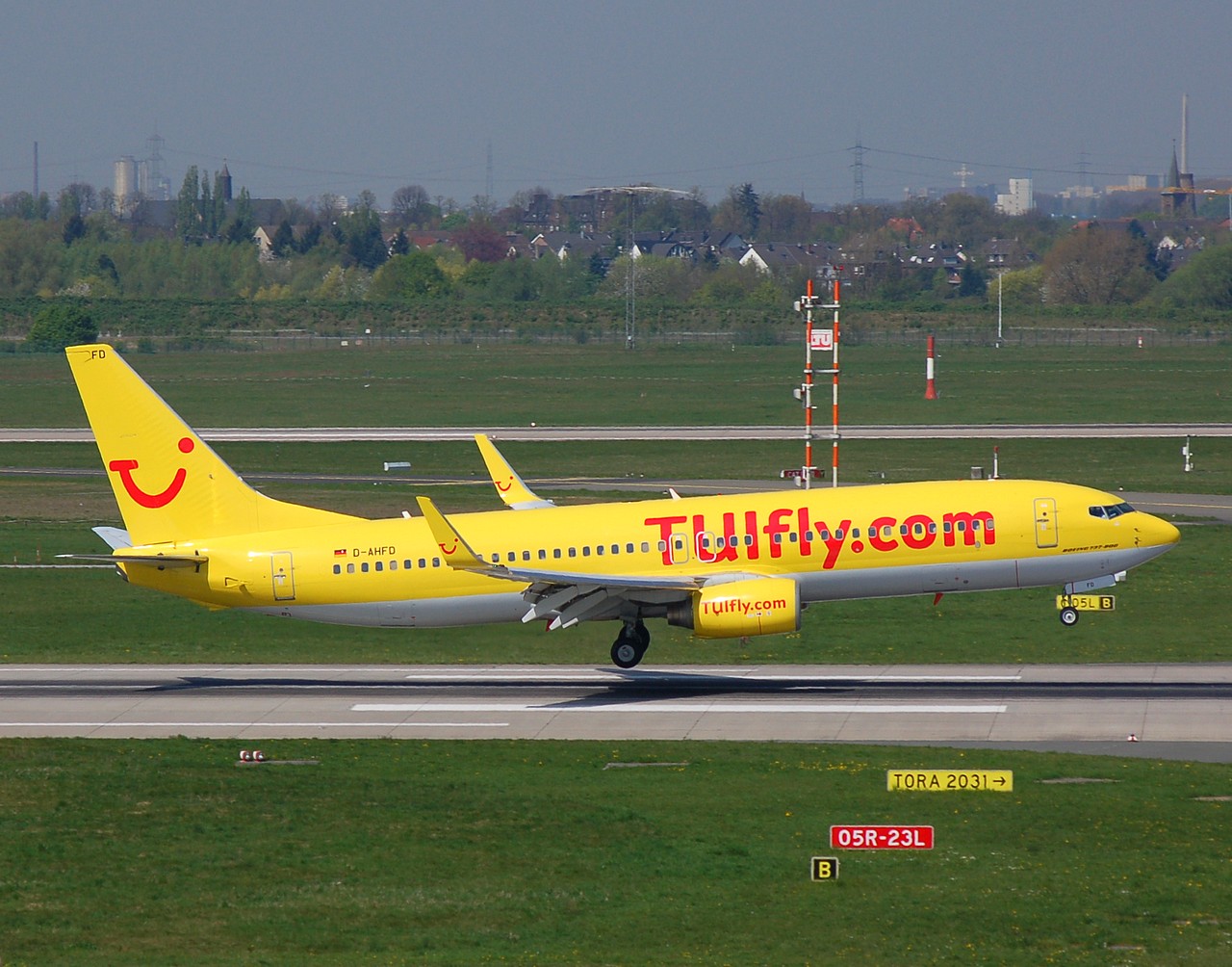 D-AHFD - 737-8K5(WL) - TUIfly - DUS - 14-04-2007