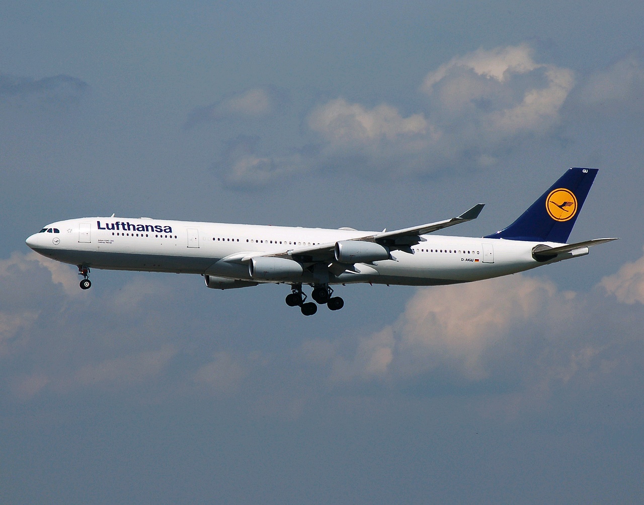 D-AIGU - A340-313 - Lufthansa - FRA - 21-05-2007