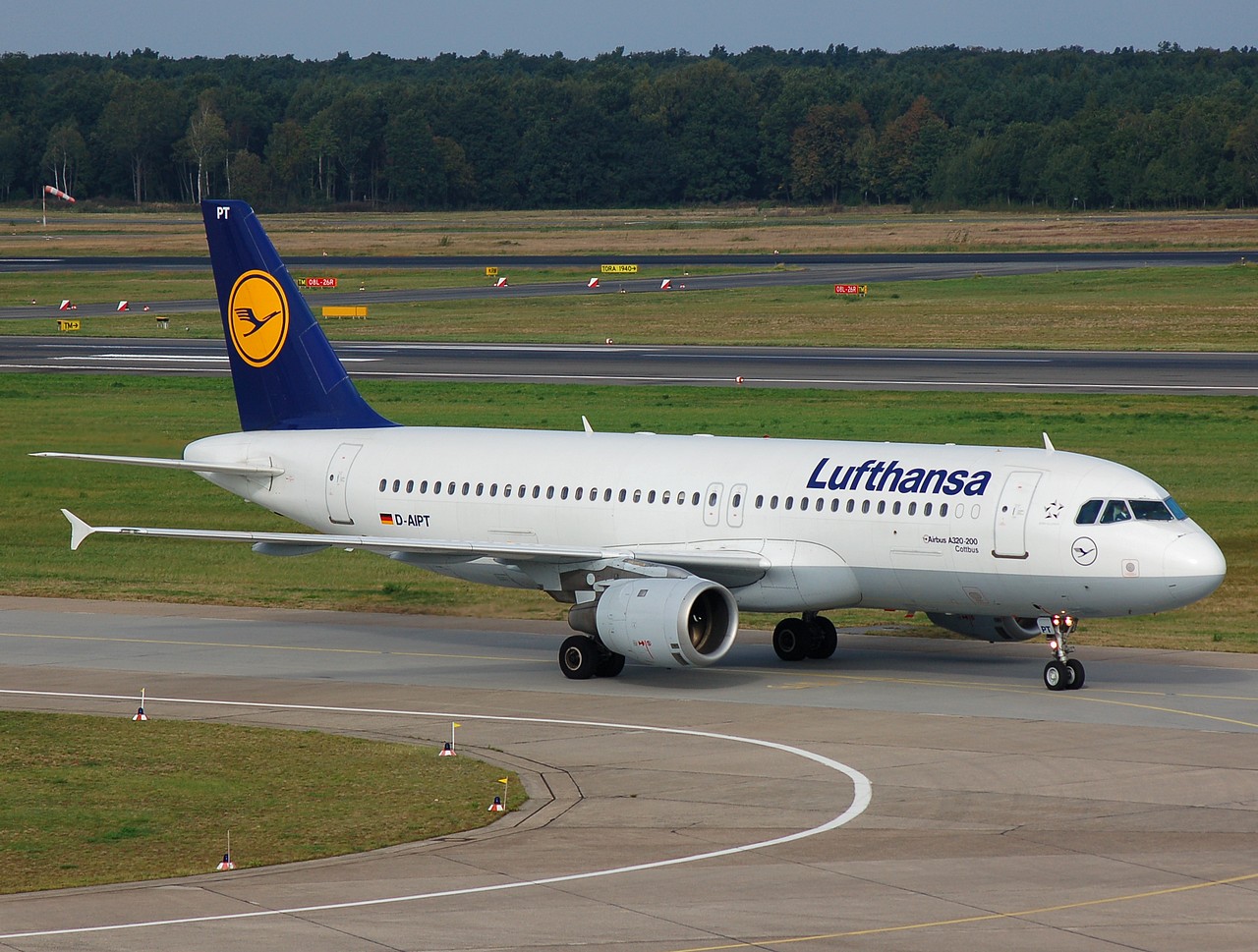 D-AIPT - A320-211 - Lufthansa - TXL - 30-09-2007
