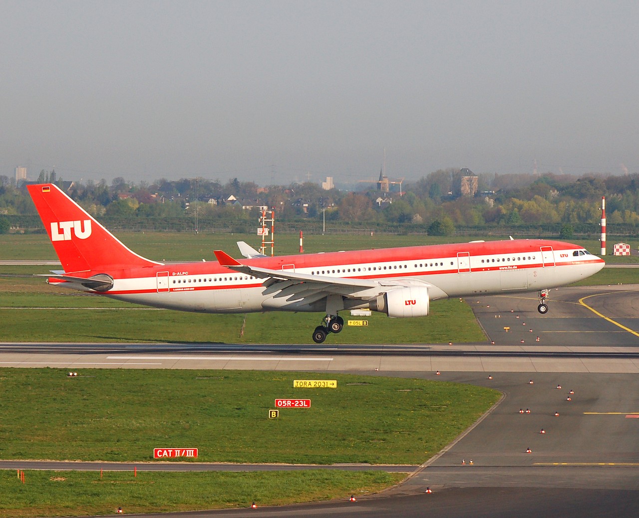 D-ALPC - A330-223 - LTU International Airways - DUS - 14-04-2007
