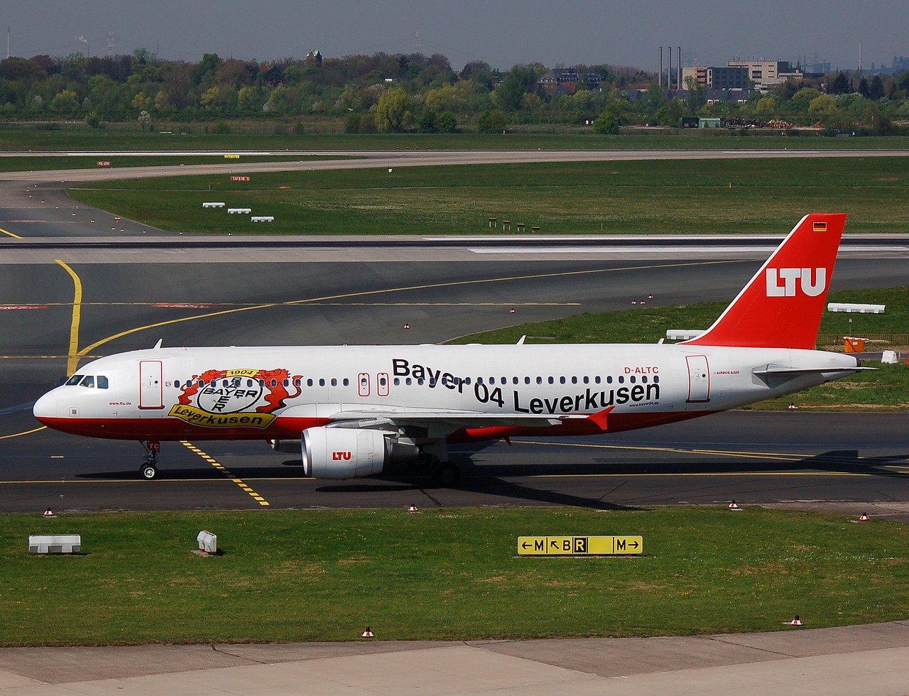 D-ALTC - A320-214 - LTU International Airways - DUS - 14-04-2007