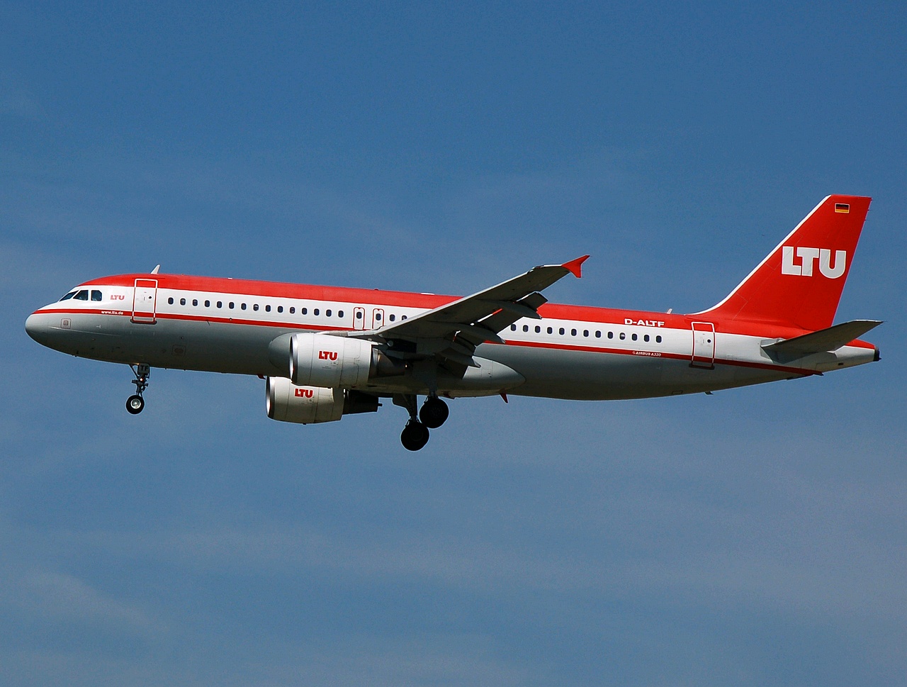 D-ALTF - A320-214 - LTU International Airways - FRA - 21-05-2007
