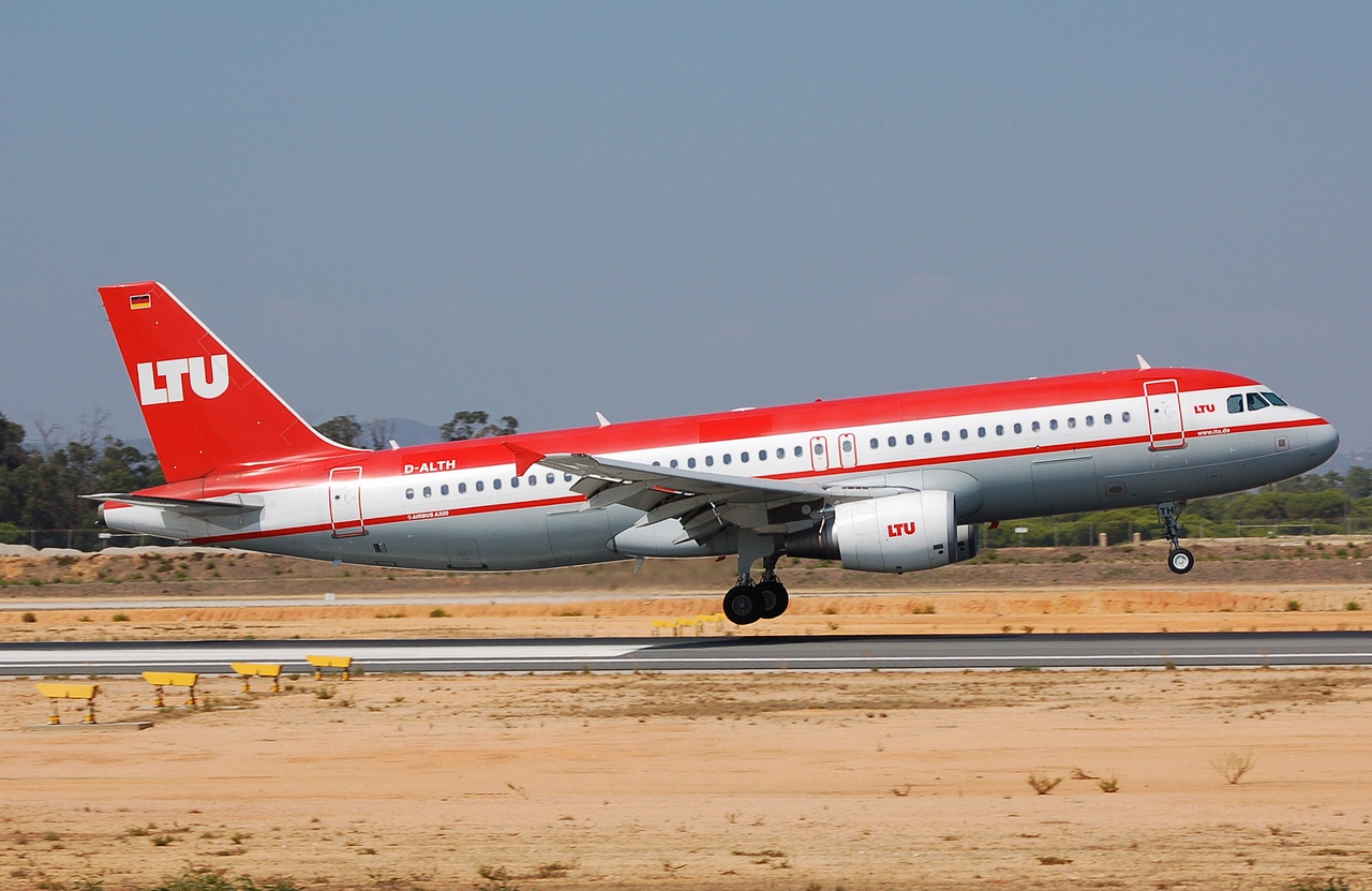 D-ALTH - A320-214 - LTU International Airways - FAO - 01-09-2007b