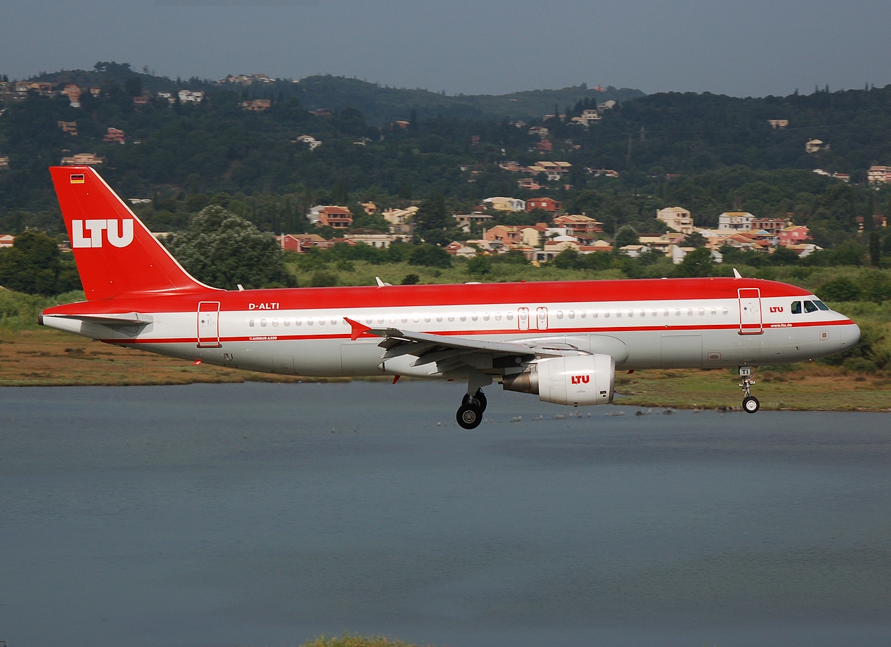 D-ALTI - A320-214 - LTU International Airways - CFU - 26-06-2007