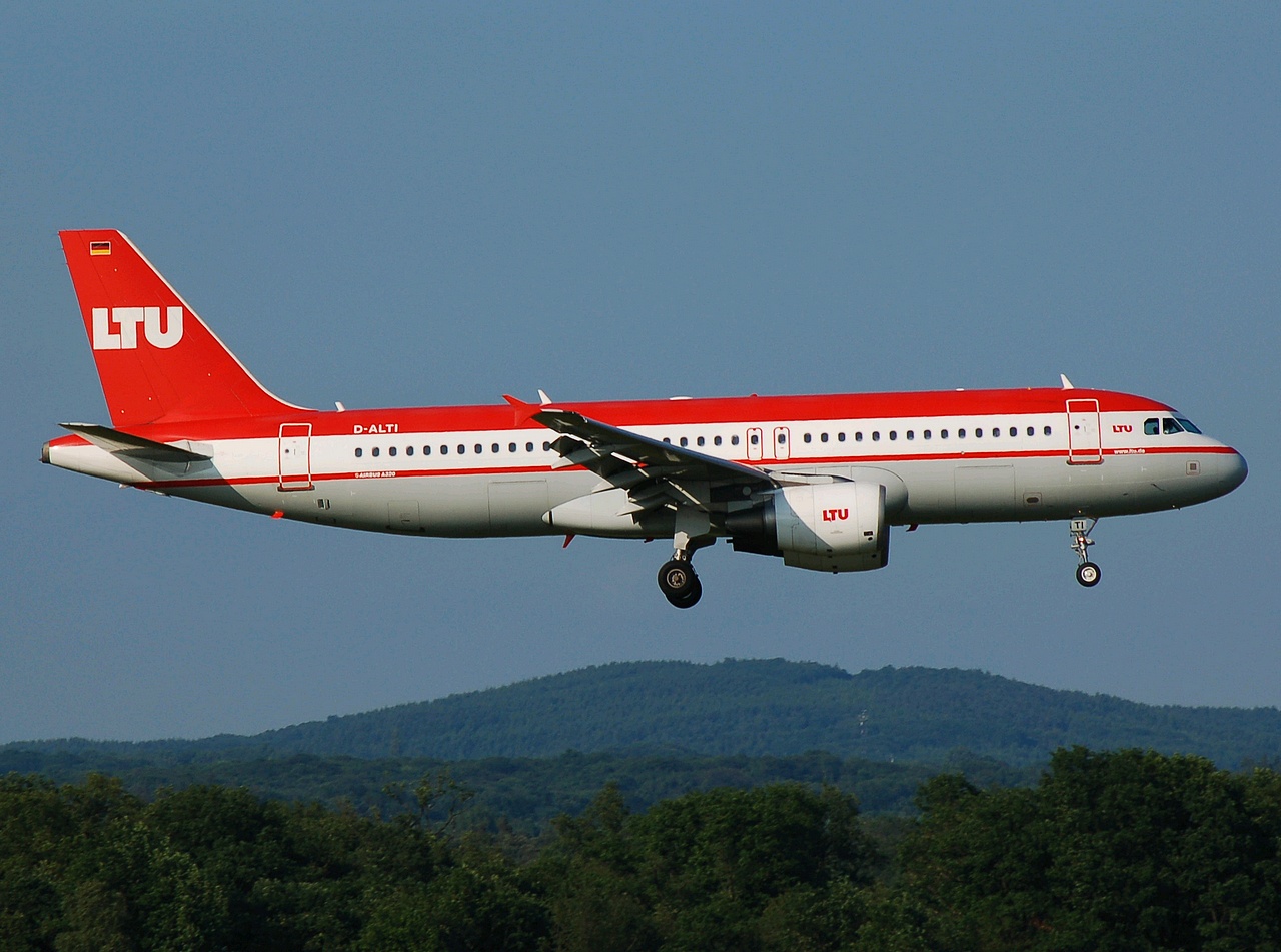 D-ALTI - A320-214 - LTU International Airways - CGN - 18-05-2007
