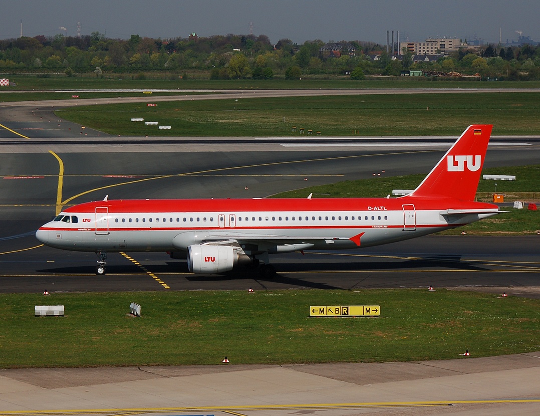 D-ALTL - A320-214 - LTU International Airways - DUS - 14-04-2007