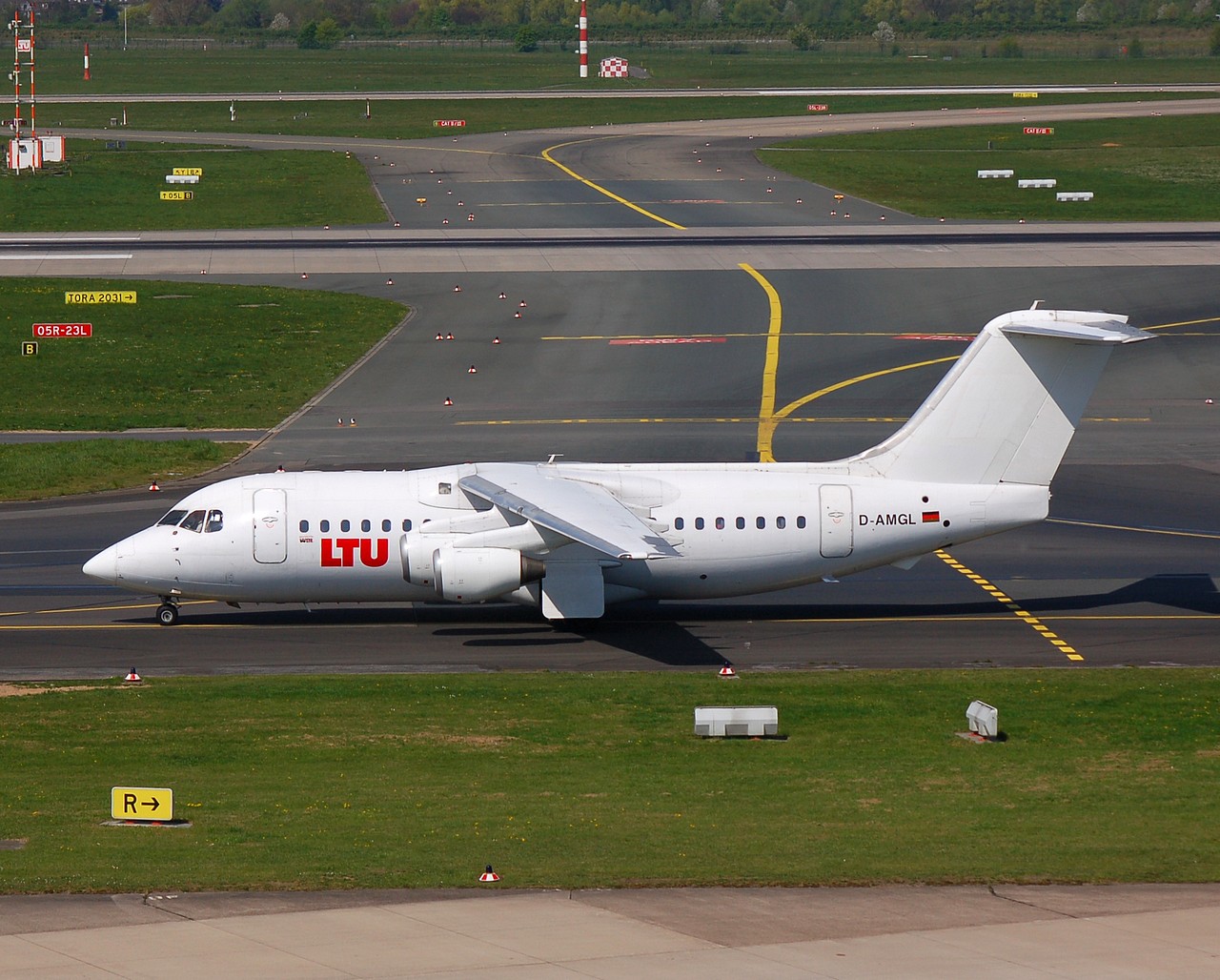 D-AMGL - BAe 146-200 - LTU International Airways - DUS - 14-04-2007b