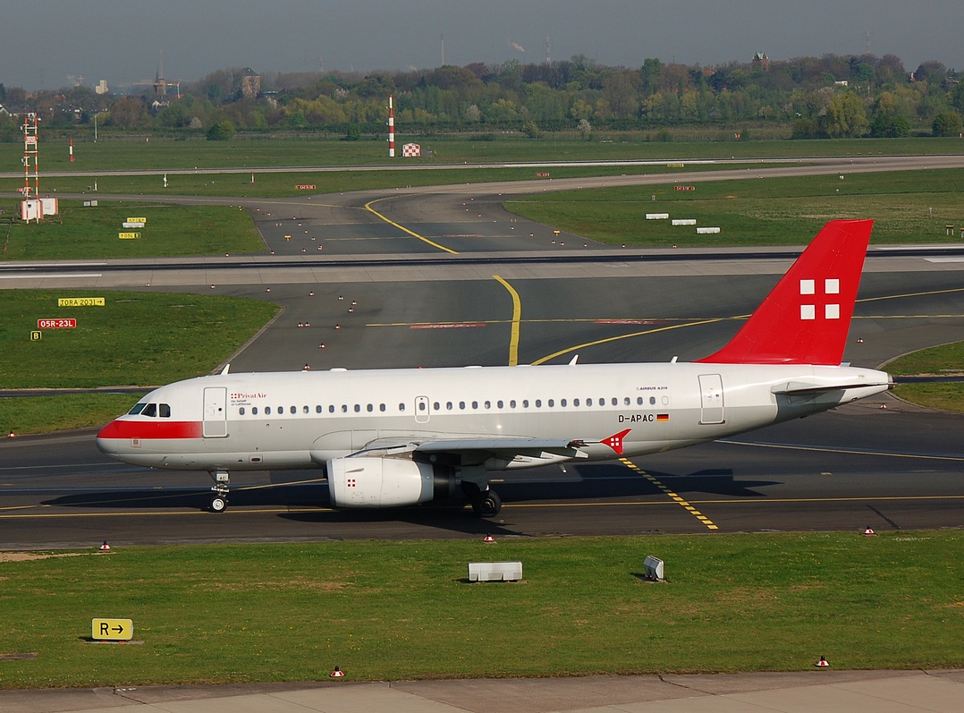 D-APAC - A319-132LR - PrivatAir - DUS - 14-04-2007