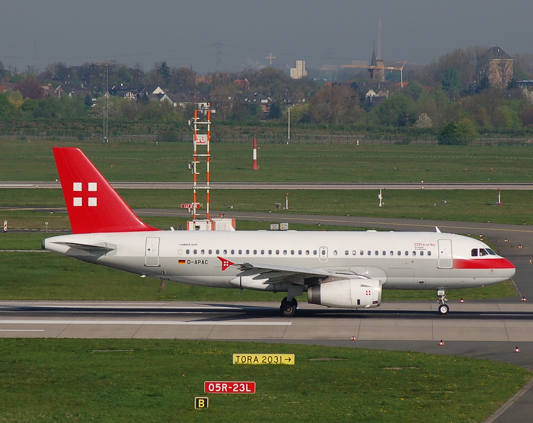 D-APAC - A319-132LR - PrivatAir - DUS - 14-04-2007b