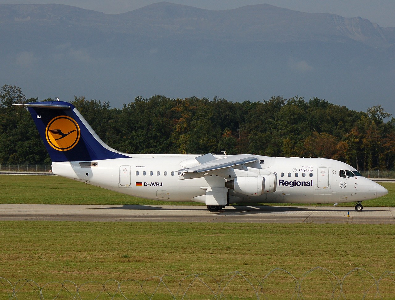 D-AVRJ - RJ85 - Lufthansa Cityline - GVA - 02-10-2007