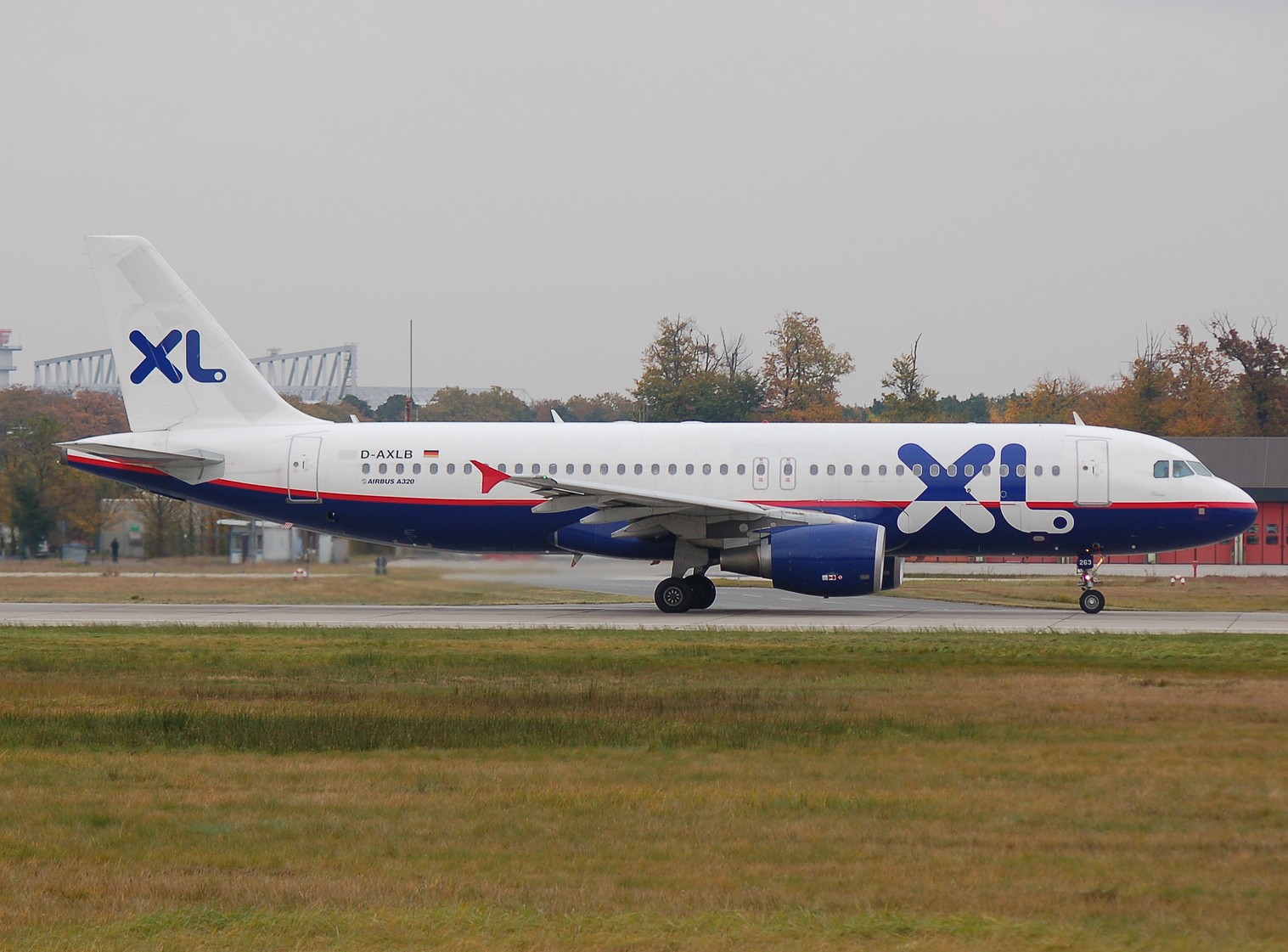 D-AXLB - A320-214 - XL Airways Germany - FRA - 27-10-2007