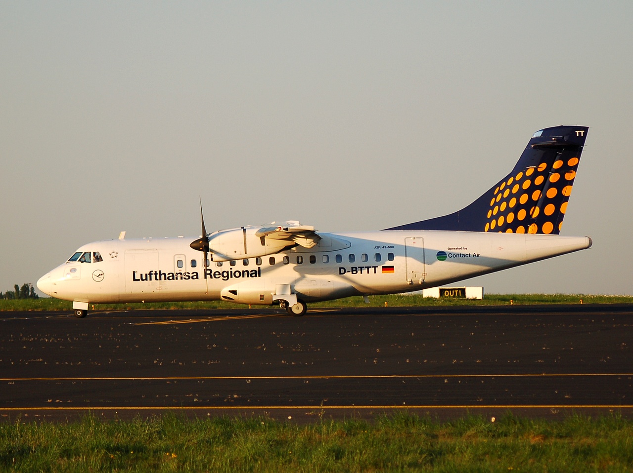 D-BTTT - ATR 42-500 - Lufthansa Regional - BRU - 01-05-2007