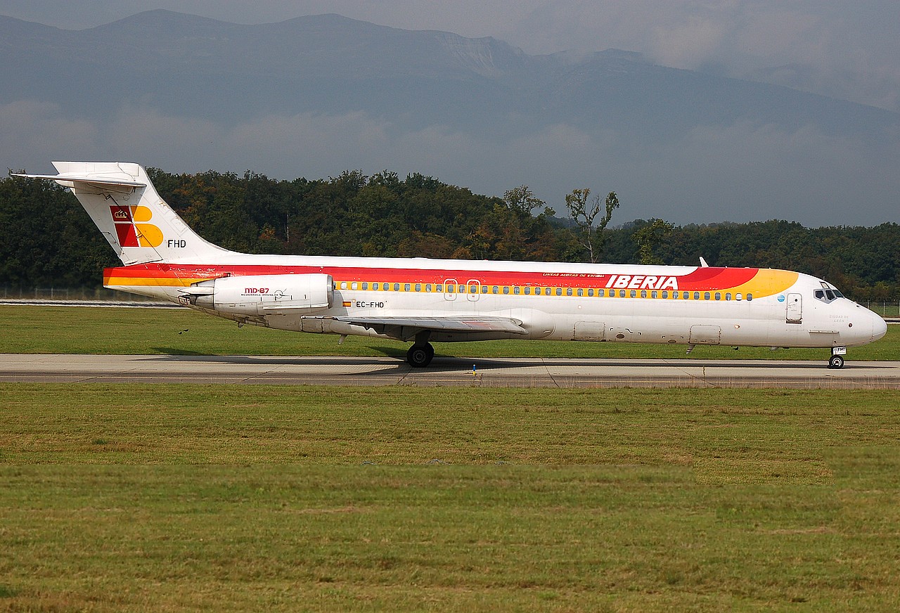 EC-FHD - MD-87 - Iberia - GVA - 02-10-2007