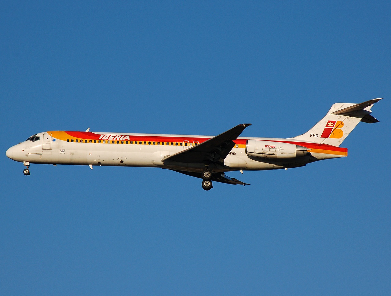 EC-FHD - MD-87 - Iberia - MAD - 09-10-2007