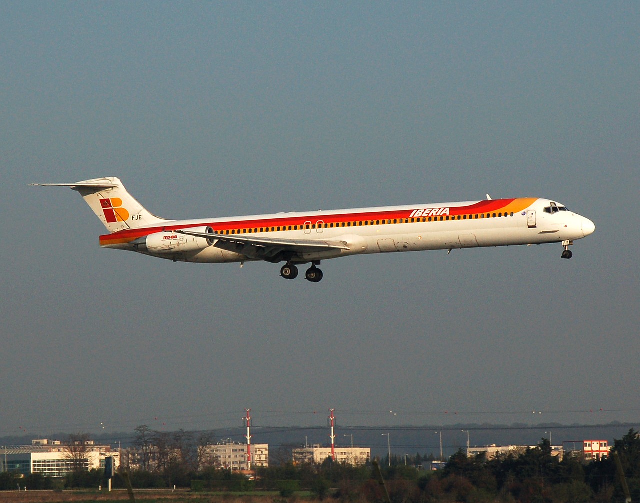 EC-FJE - MD-88 - Iberia - ORY - 09-04-2007