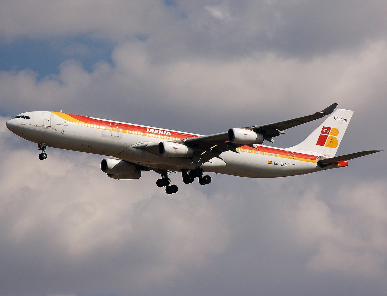 EC-GPG - A340-313 - Iberia - MAD - 08-10-2007
