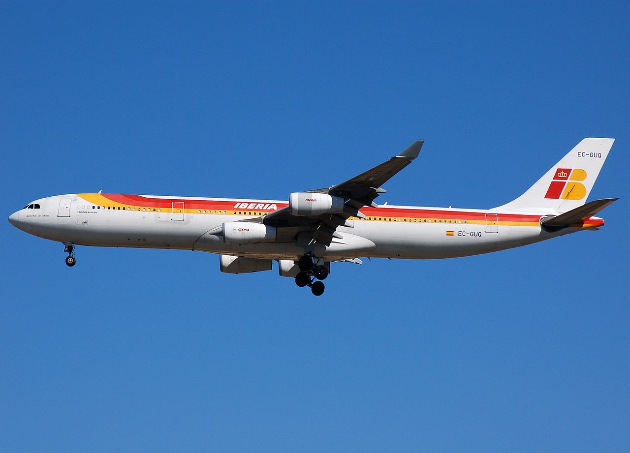 EC-GUQ - A340-313 - Iberia - MAD - 09-10-2007