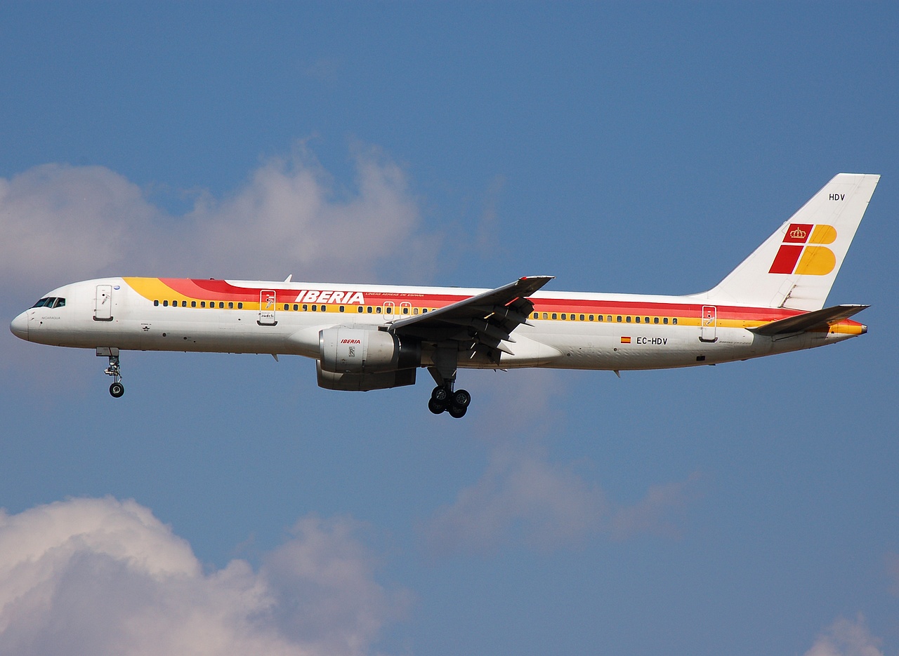 EC-HDV - 757-256 - Iberia - MAD - 08-10-2007b