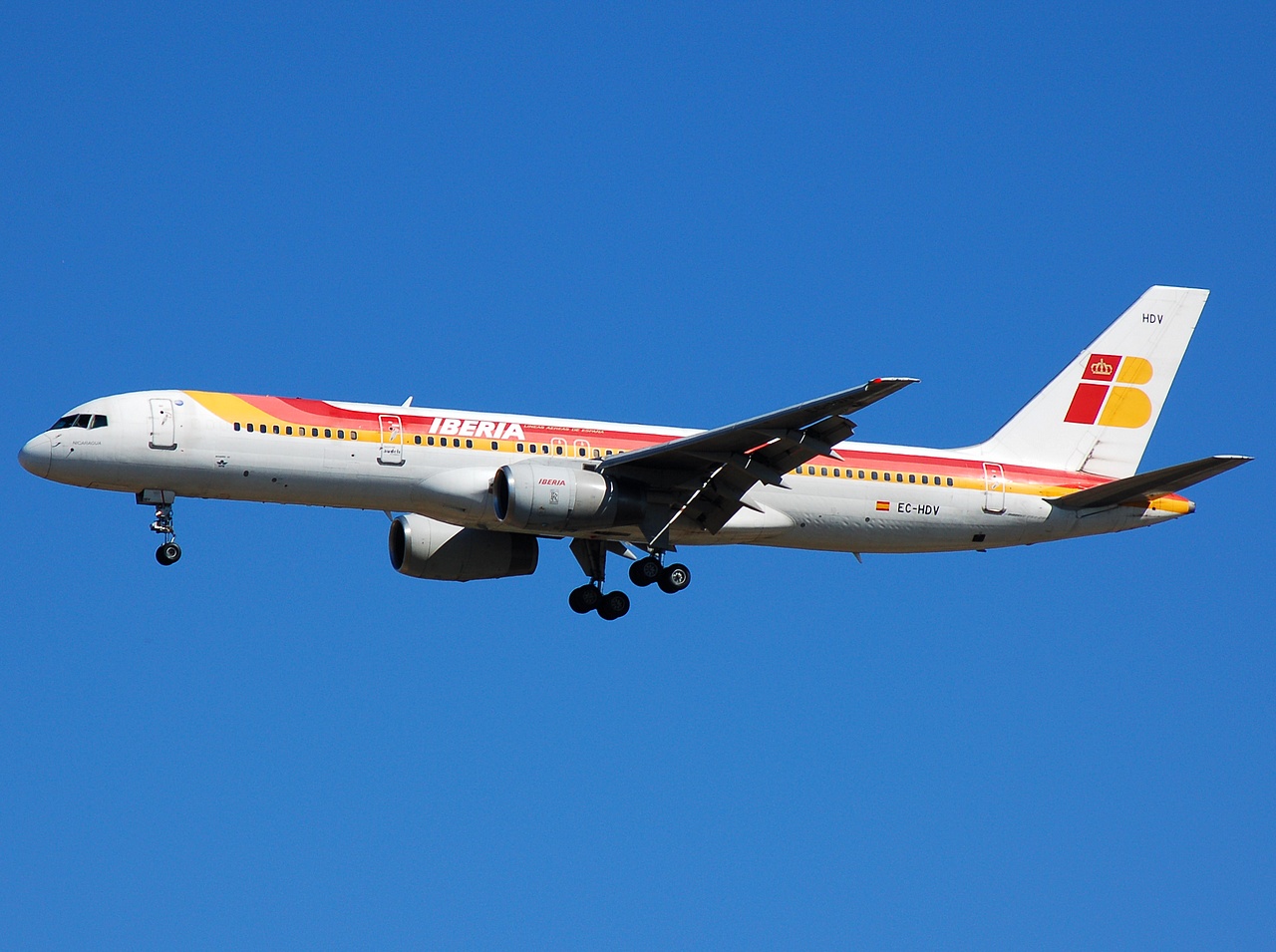 EC-HDV - 757-256 - Iberia - MAD - 09-10-2007a