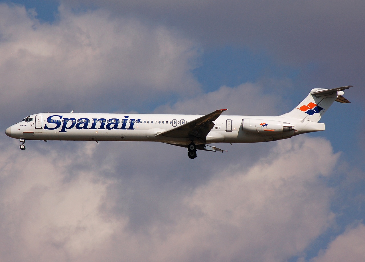 EC-HFD - MD-83 - Spanair - MAD - 08-10-2007
