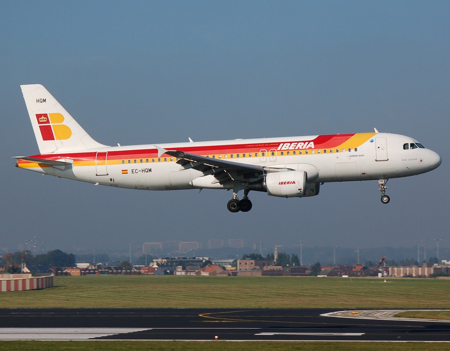 EC-HQM - A320-214 - Iberia - BRU - 06-10-2007