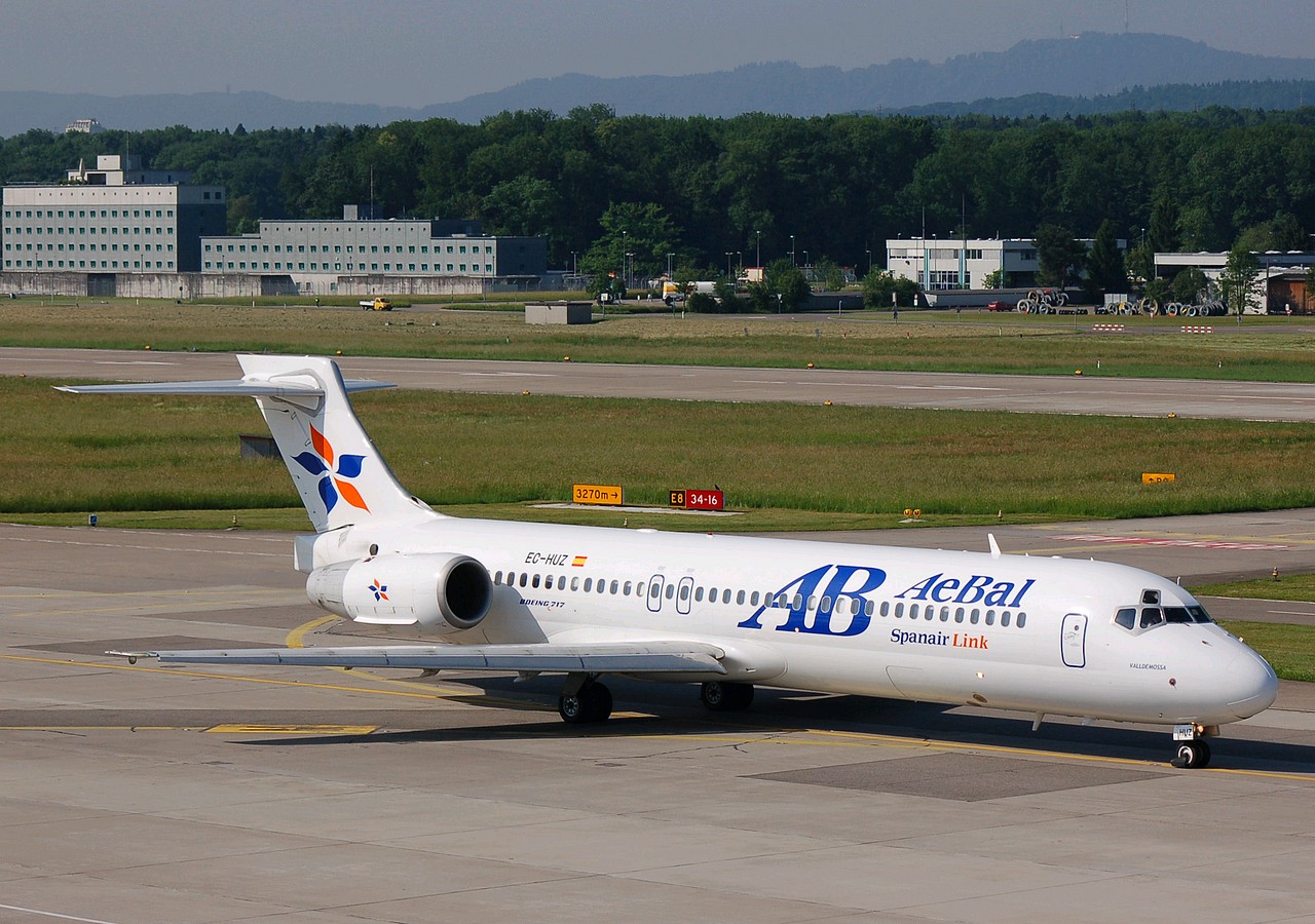 EC-HUZ - 717-23S - AeBal (Spanair Link) - ZRH - 24-05-2007b