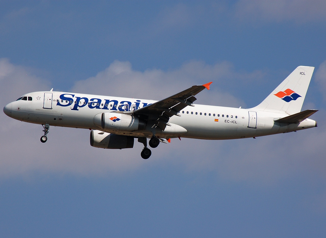 EC-ICL - A320-232 - Spanair - MAD - 08-10-2007