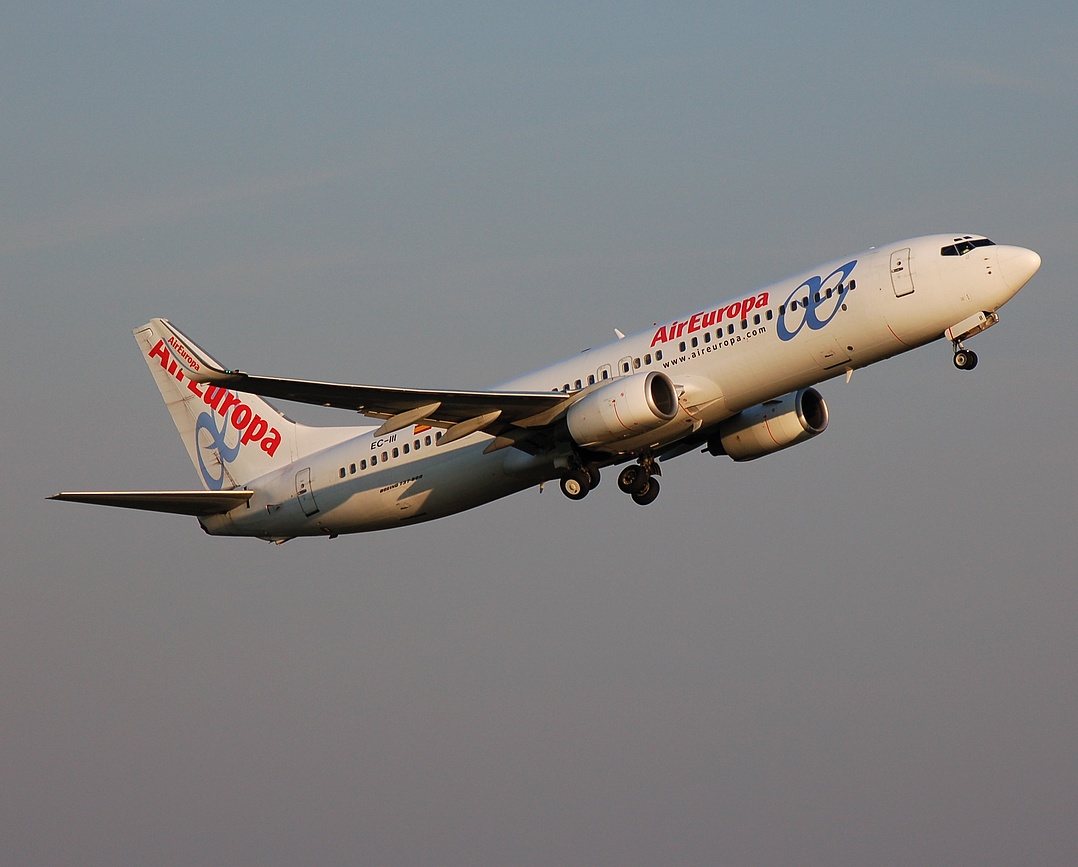 EC-III - 737-86Q(WL) - Air Europa - ORY - 09-04-2007b