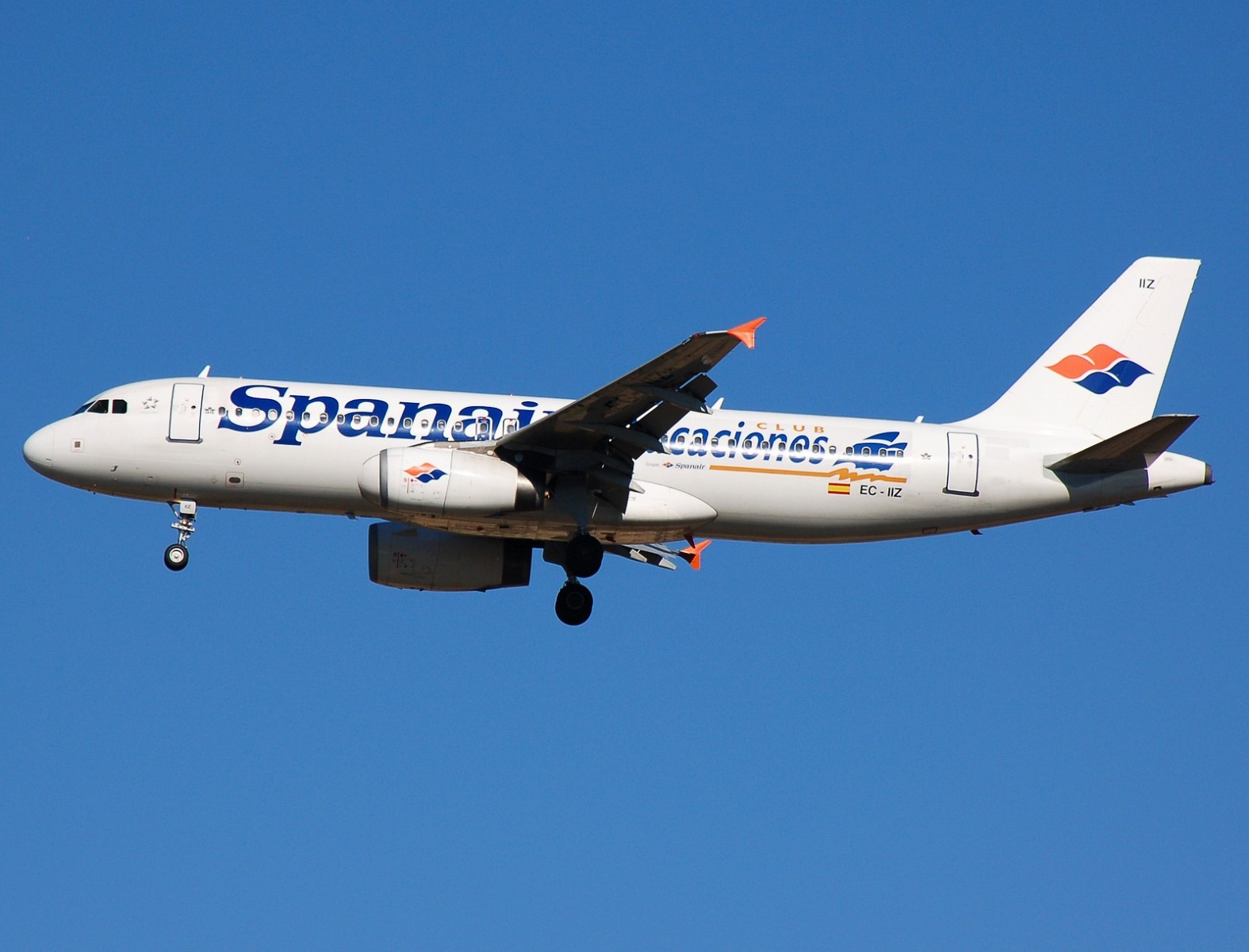 EC-IIZ - A320-232 - Spanair - MAD - 09-10-2007