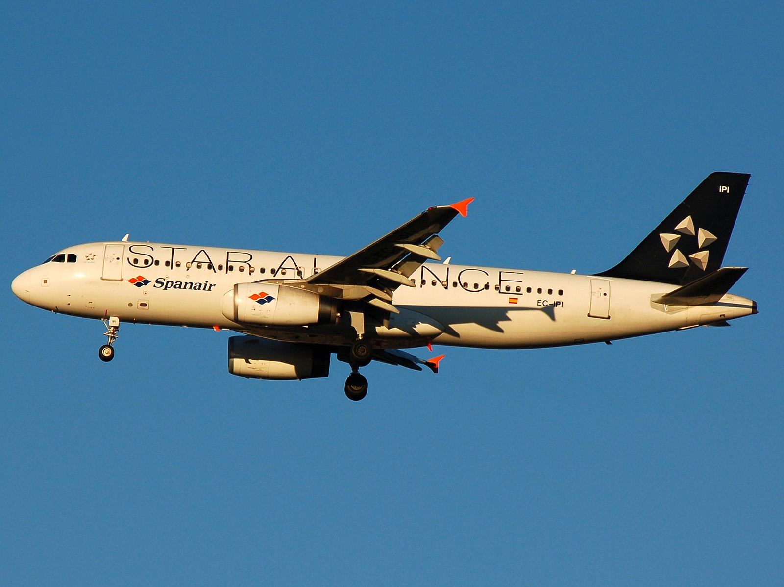 EC-IPI - A320-232 - Spanair - MAD - 09-10-2007